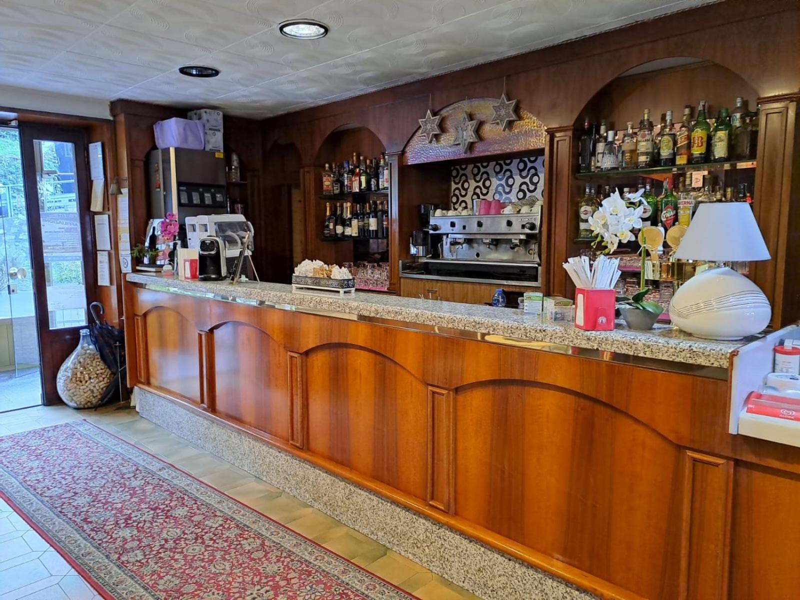 Provinciale 79 Hotell Magreglio Eksteriør bilde