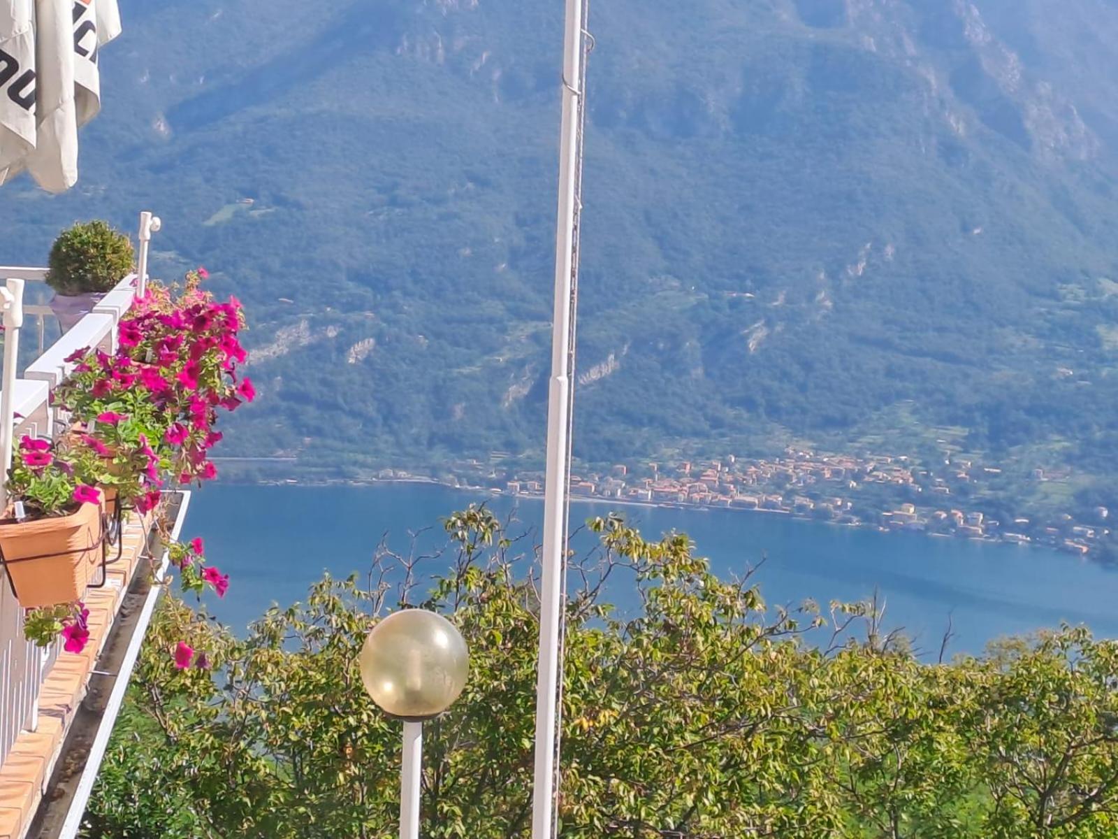 Provinciale 79 Hotell Magreglio Eksteriør bilde